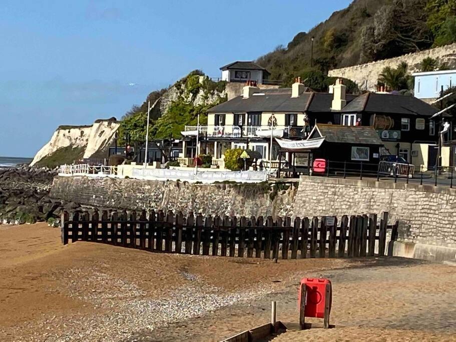 Holiday home Centrally Located 